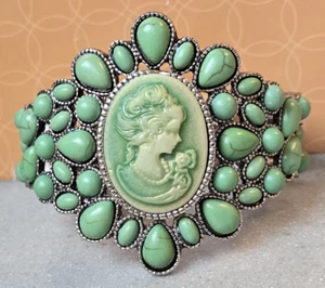 Green Howlite Cameo Hinged Bangle Bracelet in Silvertone (7.5 In) 26.00 ctw - Picture 1 of 8