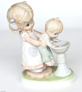 Estatuilla de Colección HOMCO #1406 Niña sosteniendo al niño pequeño hasta la fuente de agua ~ Buena - Imagen 1 de 8
