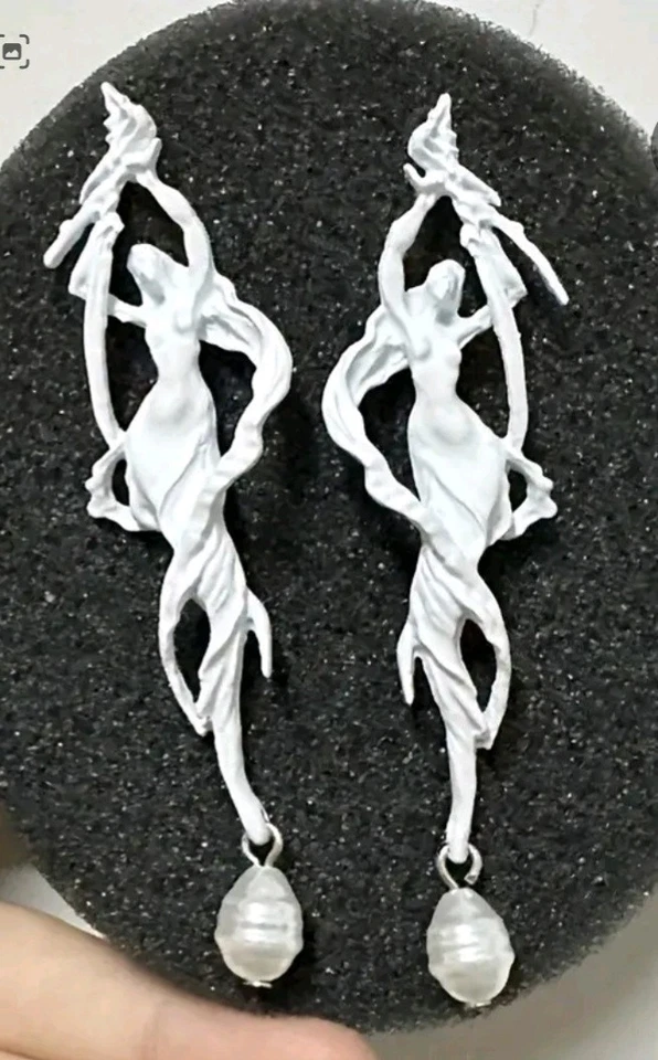 Pendientes Avant Gard Sirena Reina Postes de Titanio Hada Capricho Fantasía Foto 1 de 4