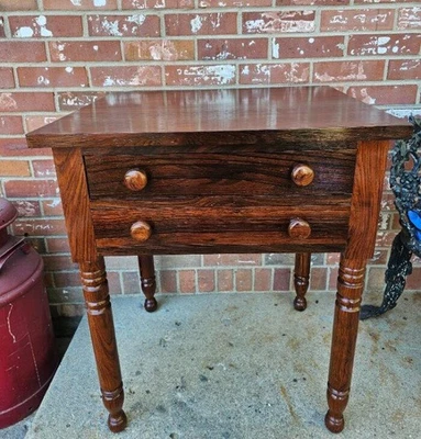 Антикварный столик из тигрового дуба с резными ножками - Изображение 1 из 4