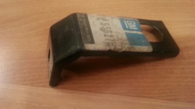 Soporte de montaje para guardabarros antena eléctrica Oldsmobile GM NOS 1977-1978 556276 Foto 1 de 3