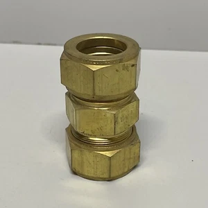 Hoke Gyrolok® 1" x 1" Tube OD UNION STRAIGHT Compression Brass - Picture 1 of 7