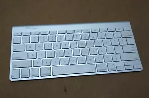 Apple Mac A1314 Kabellose Tastatur Silber & Weiß. Keine Batterien dabei. - Bild 1 von 8