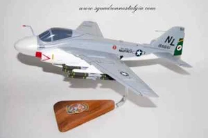 Modelo de intruso VMA(AW)-224 Fighting Bengals A-6, escala 1/36, caoba, marines - Imagen 1 de 8