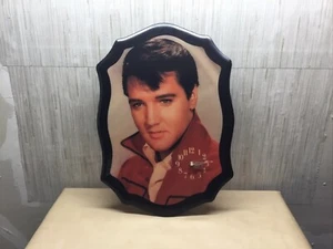 Vintage 1970er 22" Young Elvis Presley lackiertes Holz hängendes Wandrelief mit Uhr - Bild 1 von 8