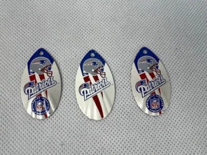 New England Patriots Logo Vintage Teardrop Fishing Spinner Magnets - Picture 1 of 1
