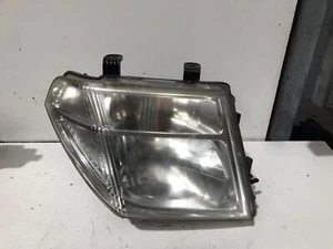 Nissan Navara Right Head Light D40 09/2005-08/2015 - Picture 1 of 9