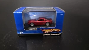 2007 HOT WHEELS BOXED 1/87 SCALE 2005 FORD MUSTANG GT BURGUNDY RED - Picture 1 of 3