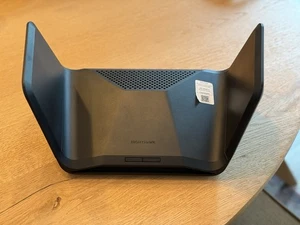 NETGEAR Nighthawk Gigabit WiFi 6E Router - RAXE300 - Bild 1 von 9
