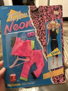 NUOVI vestiti Barbie Shillman vintage 1989 Young & Lovely Neon da collezione - Foto 1 di 6