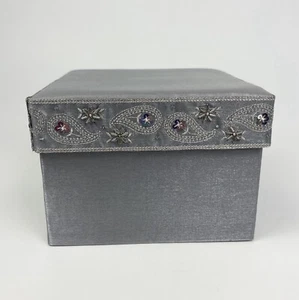 Caja de Regalo Plata Satén Regalo Recuerdos Almacenamiento Joyería Baratija Tapa Cuentas Vacía - Imagen 1 de 12