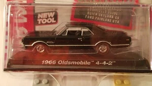 Oldsmobile 2013 Auto World Car & Driver 4-4-2 ¡en negro! True 1:64 - Imagen 1 de 3