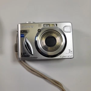 Sony CyberShot DSC-W7 7,2 megapixel fotocamera digitale obiettivo Carl Zeiss + custodia - Foto 1 di 5