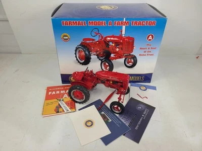 Franklin Mint Precision FARMALL Model A Farm Tractor 1:12 Scale with Box - Image 1 of 4