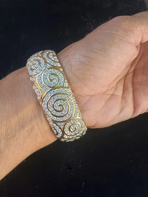 Pulseira Swarovski articulada larga tom dourado pavê cristal strass - Imagem 1 de 4