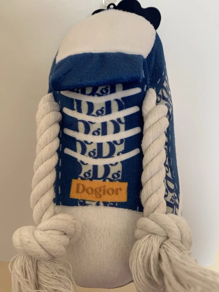 Zapatilla deportiva grande para perro cuerda y juguete chirriante Foto 1 de 4