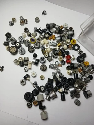 Lote de llantas y neumáticos AFX vintage años 70 HO Slot Car llantas raras lote aleatorio  Foto 1 de 4