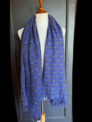 Nueva Auténtica Bufanda Chan Luu Estampado Floral Cachemira Seda Color: Periwinkle Foto 1 de 4