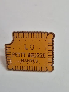 collectable Pin - Vintage Pin - Lu Petit Beurre - Nantes - Picture 1 of 2