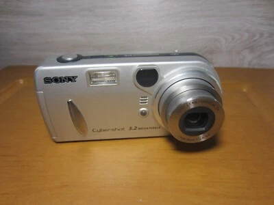 SONY Cyber-shot DSC-P72 Digital Camera Not Working- Parts or Repair  Silver - Image 1 of 4