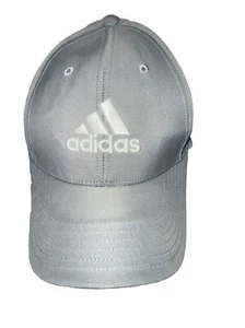 Adidas con logo in poliestere bianco su grigio leggero grigio cappello berretto gancio passante usato in ottime condizioni - Foto 1 di 8