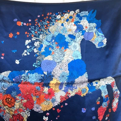 Bufanda 26"X26" Azul Marino Floral Estampado Caballo Mora Pura Satén Seda 12momme 65x65cm5100 Foto 1 de 4
