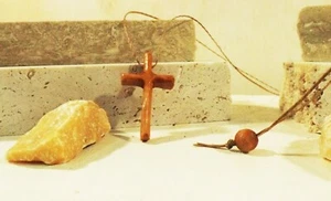 Croce legno di ulivo Collana Pendente Prodotto Artigianale - Foto 1 di 6