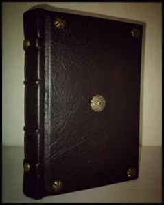 Necronomicon rilegato interamente a mano in ecopelle nero venato - Imagen 1 de 7