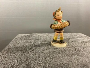 M.I. Hummel GOEBEL "Akkordeonjunge" W. Germany 185 Neuwertig!! 83 Vintage - Bild 1 von 12