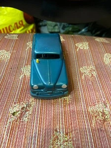 AUTO D'EPOCA GIOCATTOLO RETRÒ BERLINA ATTRITO LEMEZ STRANIERO UNGHERIA METALLO PLASTICA - Foto 1 di 4