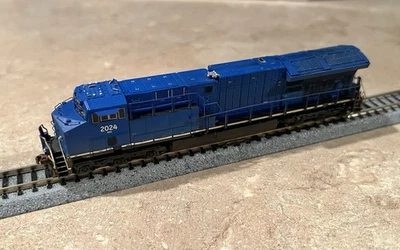 SCALETRAINS N SCALE ET44AC GE DEMO W/ DCC & SOUND (WEATHERED) - Image 1 of 2