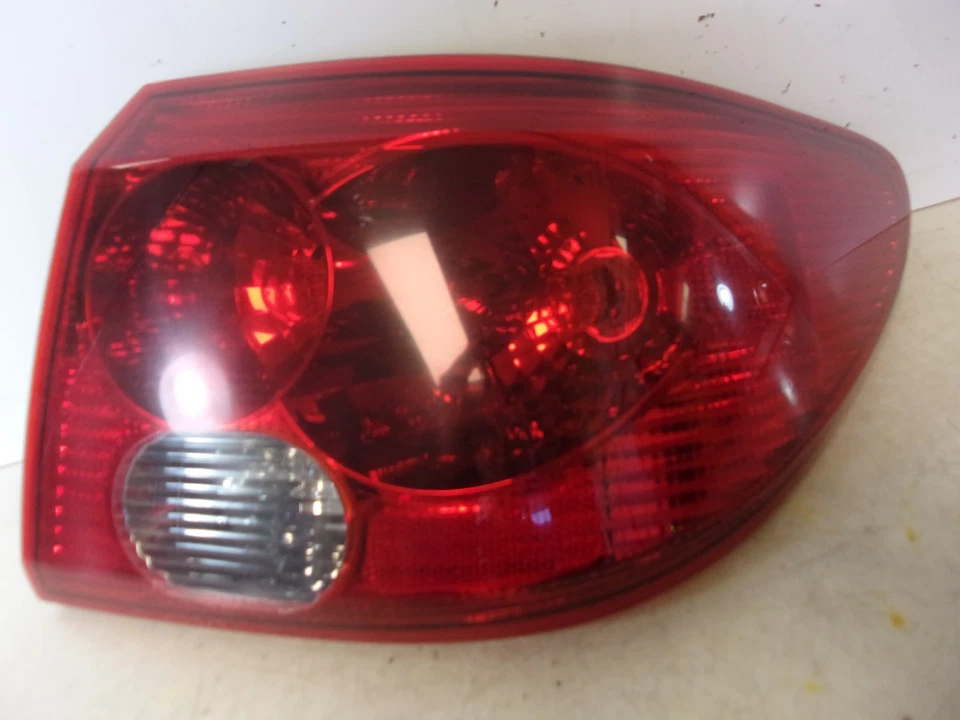 Luz trasera derecha Saturn serie L L200 L300 2003-2005 sedán pasajero OEM Foto 1 de 4