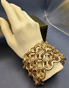 Brazalete envolvente de malla de metal dorado para mujer - Imagen 1 de 13