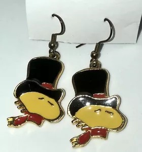 Pendientes esmaltados Peanuts 1965 Snoopy Woodstock Scrooge Hat Starline - Imagen 1 de 5