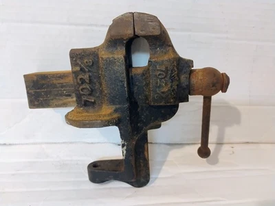 ATHOL M&F CO. NO 702 1/8 дюйма скамейка тиски ATHOL MASS. Антикварные деревообрабатывающие инструменты - Изображение 1 из 4