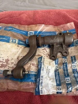 GM NOS Steering Idler Arm 1988-91 Chevrolet GMC K1500 K2500 K3500 Truck 12540218 - Image 1 of 4