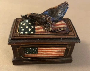 Vintage Young’s Patriotic Wooden Trinket Box With Eagle & Flag - Picture 1 of 7