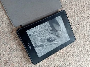 BLACK KINDLE e-reader 10 Gen 2018 - Picture 1 of 3