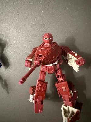 Transformers Warpath WFC Kingdom Deluxe Class Missing Foot and Shield - Image 1 of 2