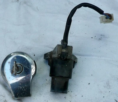 Yamaha XJ700 Maxim 1985 - tapa de gasolina e interruptor de encendido a juego con llave Foto 1 de 3