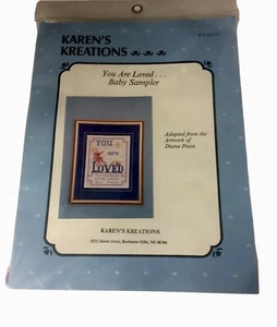 Karen's Kreations Gezähltes Kreuzstich-Set Neu "Du bist geliebt" Baby Sampler - Bild 1 von 2