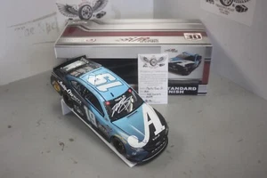 2021 Martin Truex Jr. Auto Owners Insura. 1/24 Action NASCAR Diecast Autographed - Picture 1 of 2