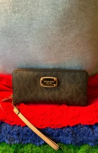 Michael Kors braun mehrfarbig SIG beschichtet Canvas Jet Set Organizer Reißverschluss Armband - Bild 1 von 12