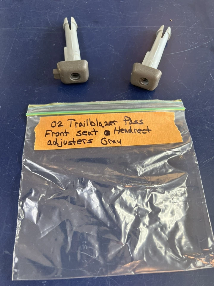 2002 - 2009 GMC ENVOY TRAILBLAZER Passenger Front Seat Headrest Adjusters Gray - Image 1 of 1