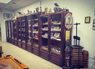 Humidor de cigarros Ceader grande (unidades de piso)  Foto 1 de 4