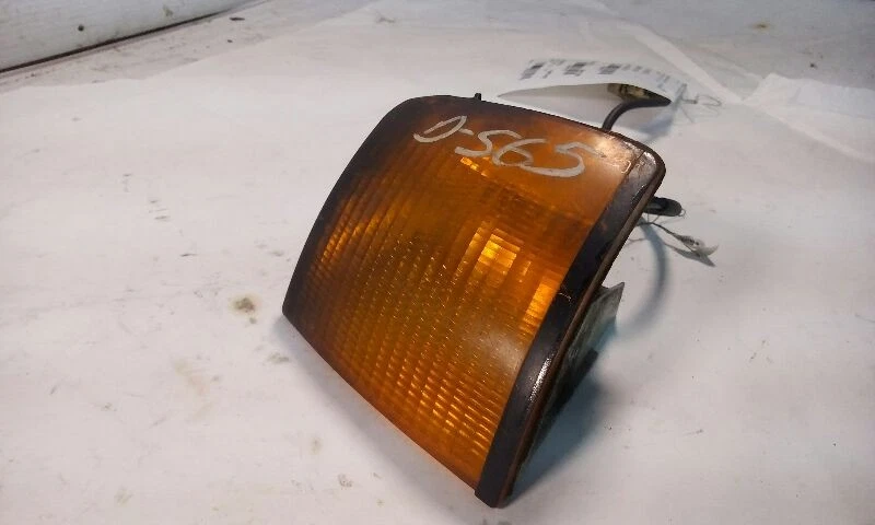 Luz de estacionamiento/esquina izquierda conductor Volkswagen Passat 90-94 luz de estacionamiento señal de giro VW Foto 1 de 4