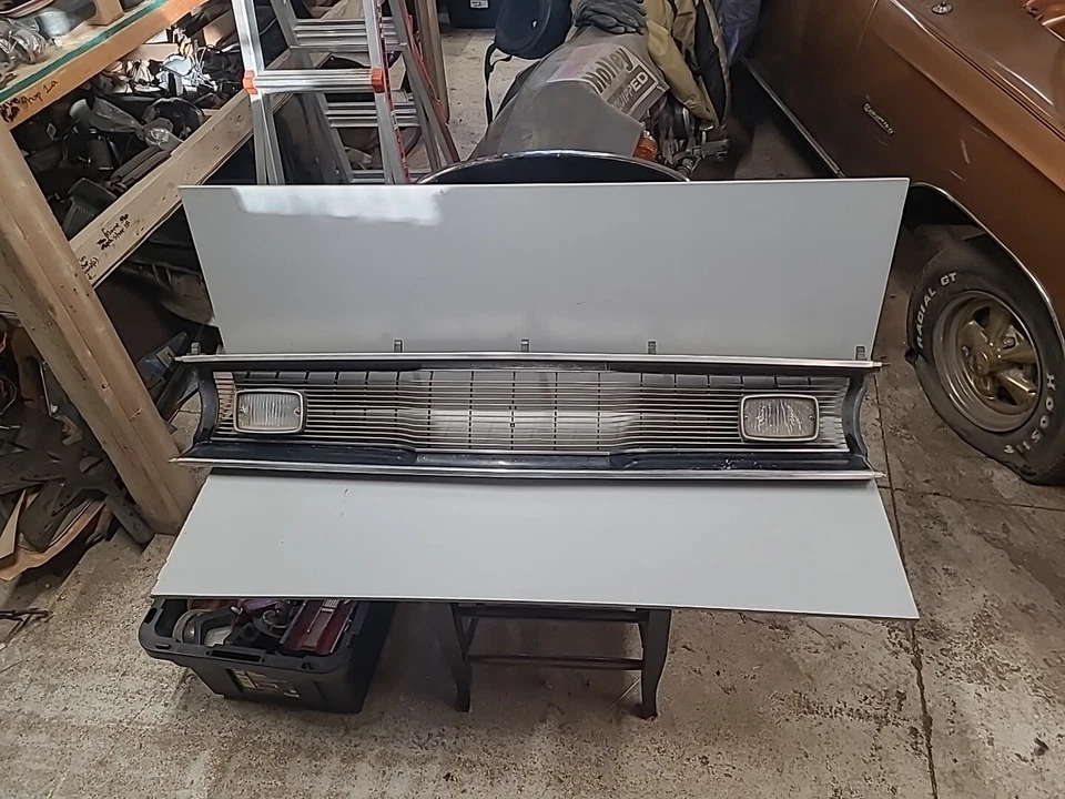 Plymouth Duster Grille 1970-1972 Valiant Scamp Grill 1971 **grieta** Foto 1 de 4