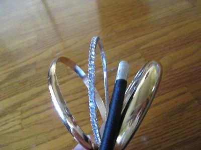 APT. 9 ЧЕТЫРЕ МОДНЫЕ БРАСЛЕТЫ - Изображение 1 из 3