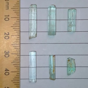 Beryl var Emerald gemstones natural raw pale bluish green rough crystals 13.3ct - Picture 1 of 6