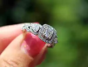 Vera Wang Love Halo simulierter Diamant-Verlobungsring in 14k Weißgold-Oberfläche - Bild 1 von 8